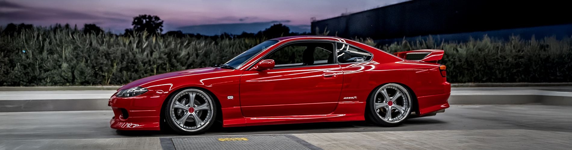 Pauzi Media Nissan Silvia S13 Tankstelle